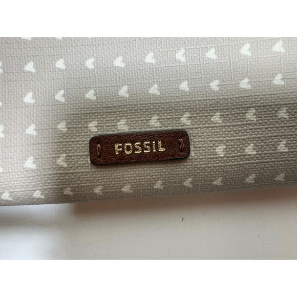 Fossil Clutch Wristlet Wallet Taupe Tan Multi Heart Patterned Canvas Zip Around - Picture 2 of 10
